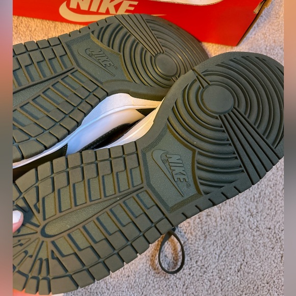 BRAND NEW IN BOX- green and white Nike high dunks - Picture 3 of 5